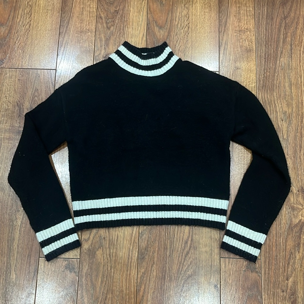 REVOLVE by the way brand boxy steiped turtleneck sweater. M